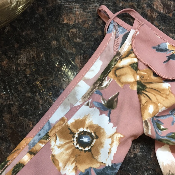 NWT Floral Cold Shoulder Romper - Picture 4 of 6